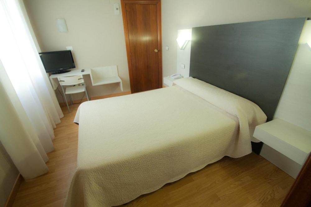 Hotel Fornos カラタユー 部屋 写真