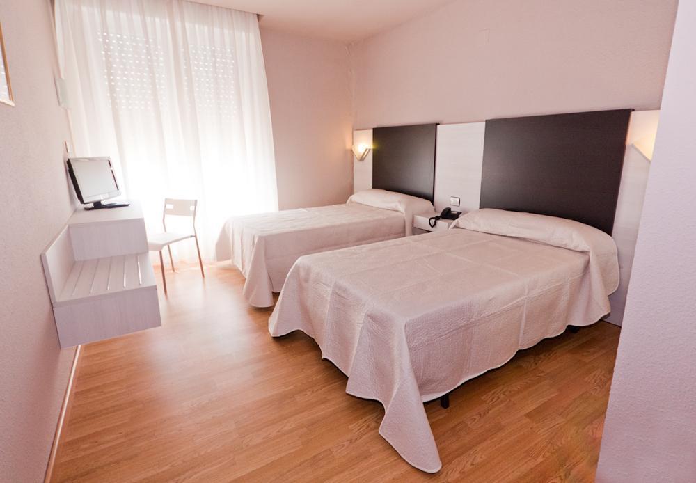 Hotel Fornos カラタユー 部屋 写真